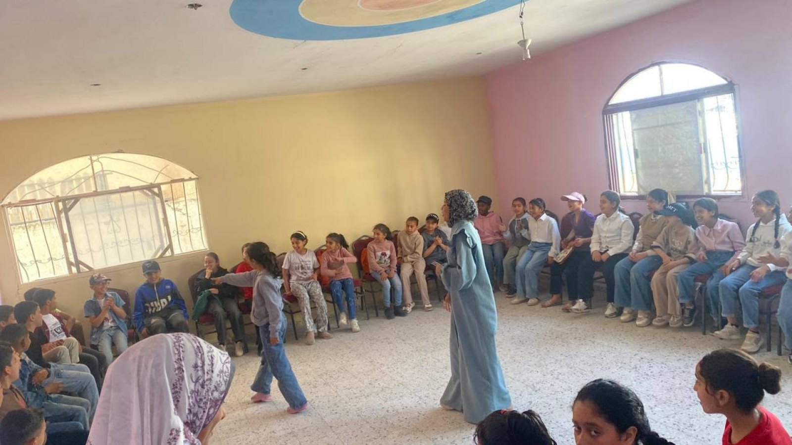 جمعية البريج للتأهيل المجتمعي تطلق مشروع وحدات التعلم والتعافي النفسي الاجتماعي للأطفال في مخيم البريج